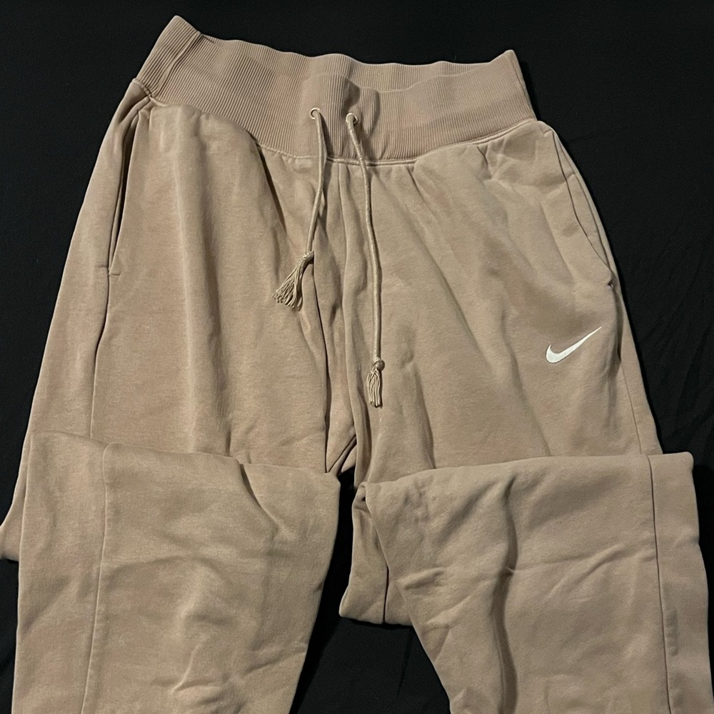 Nike tan sweatpants, women’s small